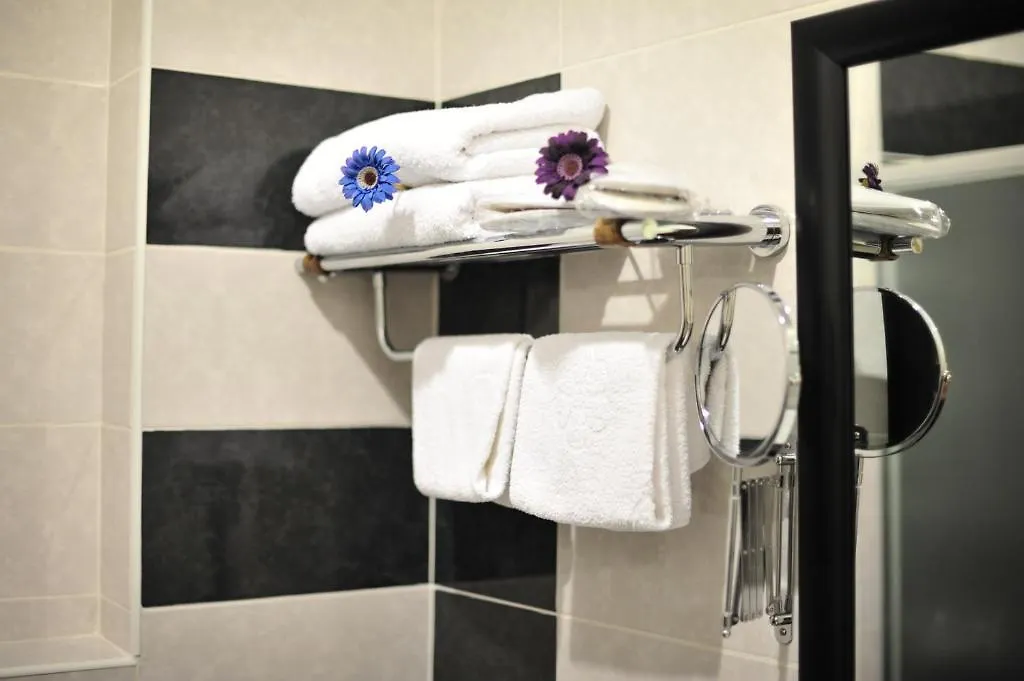 Hotel Ejna تيرانا